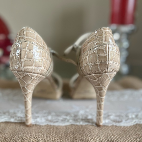 NTO White House Black Market beige open toes heels - Picture 2 of 3